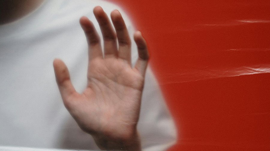 never say these 3 phrases in ayour english job interview hand on the glass