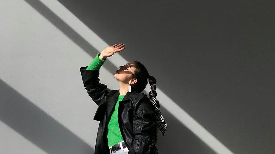 3 actions to speak english at work without worrying confidence hand